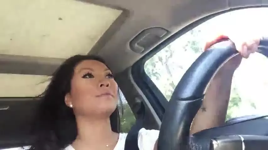 Asa Akira: Seks Bomba w Gorącej Jeździe Samochodem