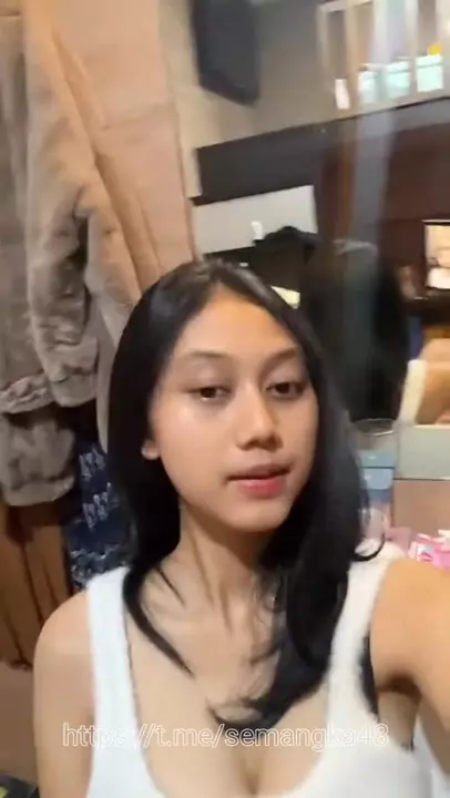Studentka z indonezji ma cycki jak bomby i bierze po dupie