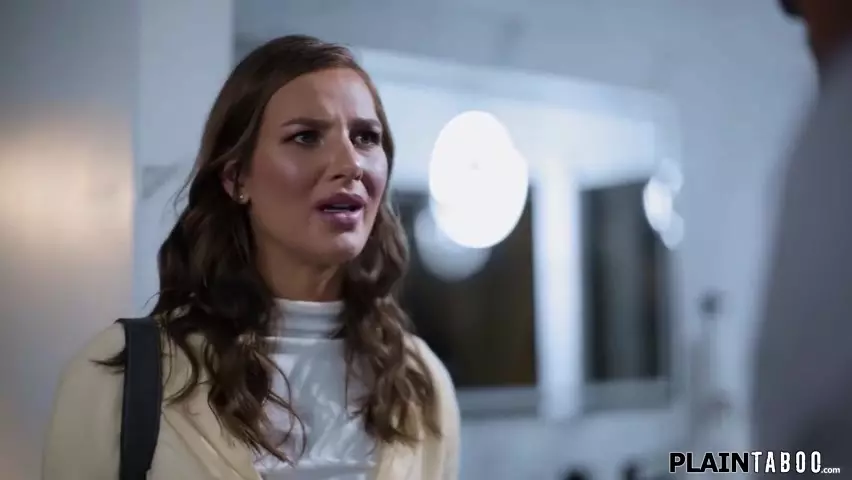 Evelyn Lin szantażuje suki na ostre rżnięcie