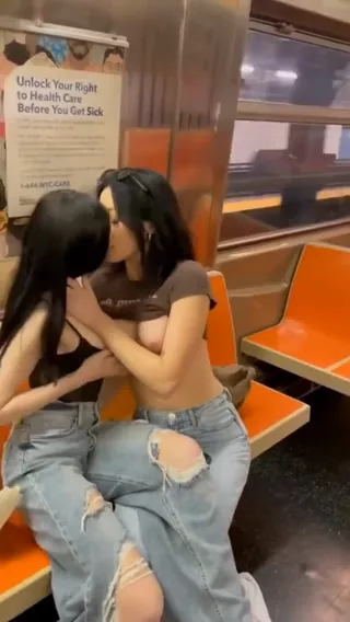 Nastolatki - Big Tits Girls