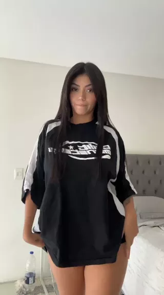 Nastolatki - Booty Brunette