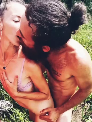 Mamuśki - Kissing MILF