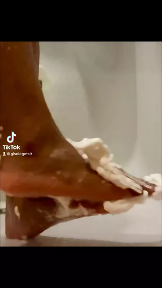 Mamuśki - BareFootMilf Dirty Feet